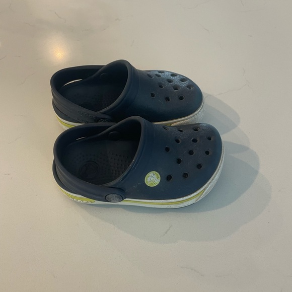Toddler size 4c-5c crocs. - Picture 3 of 4